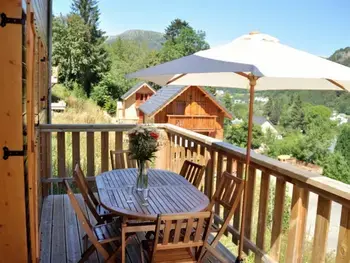 Chalet in Mont Dore,Chalet 4* avec WIFI au Mont-Dore FR-1-608-31 N°831850