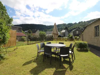 Appartement à Mont Dore,Appartement T3 avec Jardin Privatif et WIFI à Mont-Dore, Rénové, Parking et Garage Inclus FR-1-608-37 N°884720