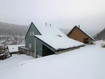 Chalet in Mont Dore,Chalet spacieux avec terrasse et poêle à bois près du centre FR-1-608-65 N°831852