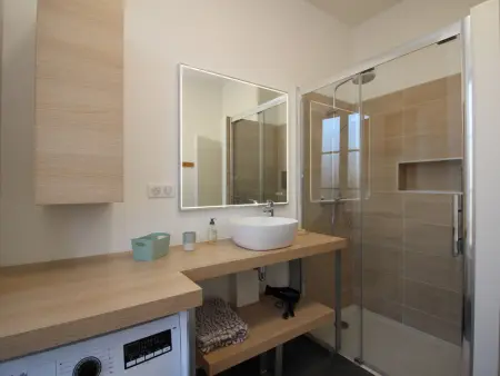 LA BOURBOULE CENTRE - Beau T2 rénové, wifi et cuisine équipée - Photo 9