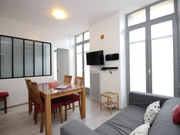 Appartement à La Bourboule,Charmant T3 en centre-ville - 2 chambres - 42m² - Balconnets - Résidence avec ascenseur - 4 pers. FR-1-608-164 N°884798