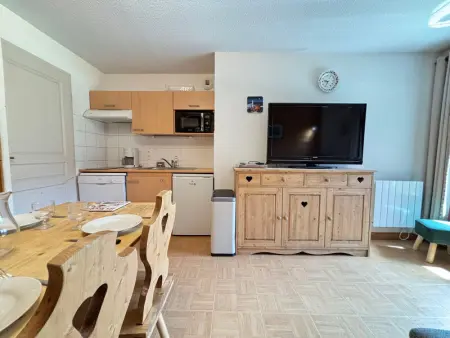 Appartement cosy avec balcon, au pied des pistes, piscine, parking, à Flumet - Photo 6