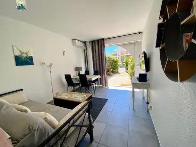 Appartement à Mèze, Studio cabine rénové à 250m de l'étang de Thau avec jardinet et parking privé - L884840