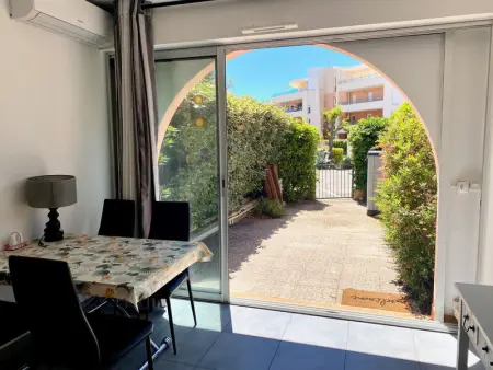 Studio cabine rénové à 250m de l'étang de Thau avec jardinet et parking privé - Photo 2