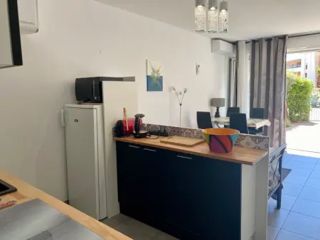 Studio cabine rénové à 250m de l'étang de Thau avec jardinet et parking privé - Photo 3