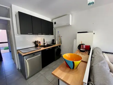 Studio cabine rénové à 250m de l'étang de Thau avec jardinet et parking privé - Photo 4