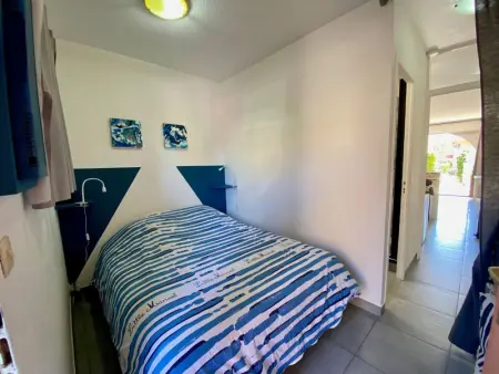 Studio cabine rénové à 250m de l'étang de Thau avec jardinet et parking privé - Photo 8