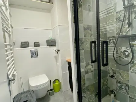 Studio cabine rénové à 250m de l'étang de Thau avec jardinet et parking privé - Photo 9