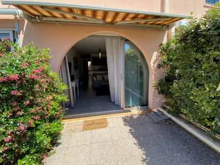 Studio cabine rénové à 250m de l'étang de Thau avec jardinet et parking privé - Photo 12