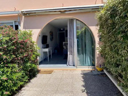 Studio cabine rénové à 250m de l'étang de Thau avec jardinet et parking privé - Photo 13