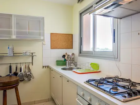 Bel appartement spacieux face à l'étang - 2 chambres, parking, pas de WIFI - Photo 1