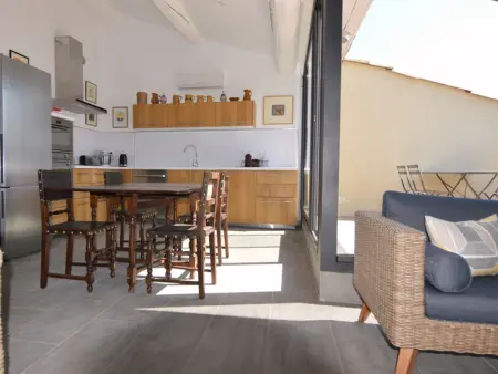 Charmant Appartement Climatisé avec Terrasse, 2 Chambres, au Cœur de Mèze, près de l’Étang de Thau - Photo 3
