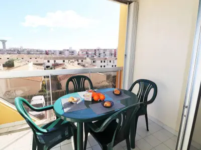 Appartement à Le Grau du Roi, Studio cabine avec terrasse, à 550m de la plage et 100m des commerces, idéal 4 pers., animaux acceptés - L884855