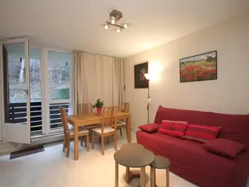 Appartement à Mont Dore, Charmant T2 avec Balcon et Parking à 220m du Centre du Mont-Dore - L884878