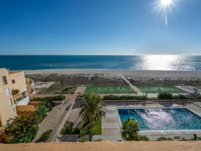 Appartement à Le Barcarès, Appartement au Barcarès avec piscine, parking privé et accès direct plage - L945154