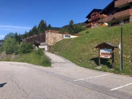 Appartement 5 pièces, skis aux pieds, près des Saisies - 9 personnes, balcon, parking inclus - Photo 19