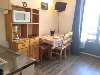 Appartement à Risoul,Studio calme pour 4 pers. à Risoul, proche pistes, animaux admis, parking gratuit FR-1-330-512 N°885003