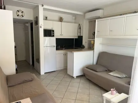 Appartement à Port Camargue, Studio climatisé 4 couchages avec piscine et parking, accès direct plage - Port Camargue - L885024