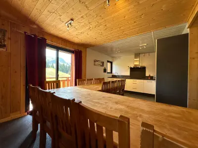 Appartement à Samoëns, Grand appart cosy sur les pistes à Samoëns - 5 chambres, balcon, animaux admis - L961353