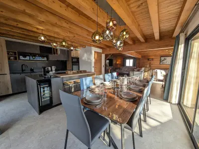 Chalet à Les Gets, Chalet moderne aux Gets avec jacuzzi et cheminée, proche des pistes, parking et Wi-Fi - L831940