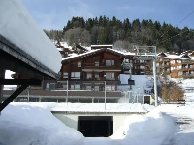 Les Gets - Appartement rénové avec balcon, parking et wifi - Photo 13