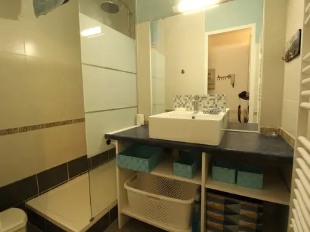 Charmant T2 avec balcon, parking privé, au pied du télécabine - Bagnères-de-Luchon - Photo 3