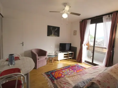 Charmant T2 avec balcon, parking privé, au pied du télécabine - Bagnères-de-Luchon - Photo 7