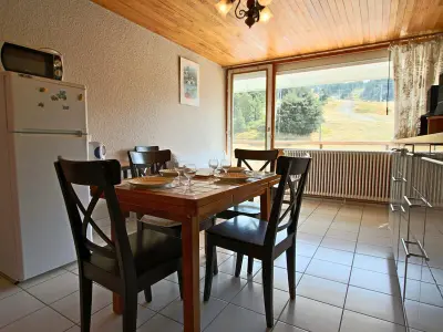 Appartement à Chamrousse, Charmant 2 pièces avec balcon, au pied des pistes - Chamrousse 1750, animaux acceptés - L948223