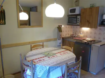 Appartement à Samoëns, Studio au centre du village de Samoëns, avec balcon, proche ski-bus, animaux acceptés - L885242