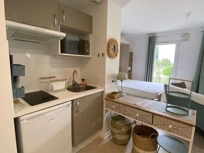 Appartement à La Rochelle, Charmant T1 à La Rochelle - Terrasse, Parking, Proche Commerces, Transports, Ménage Inclus - L885270
