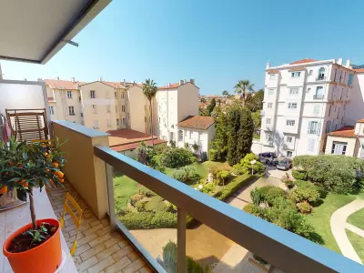 Appartement à Menton, Grand studio climatisé avec terrasse au calme, cœur de Menton - L885314