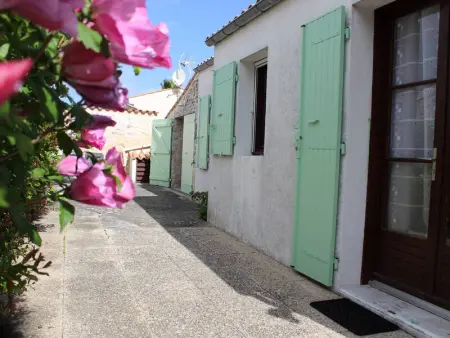 Maison à Saint Pierre d'Oléron, Maison calme à Saint-Pierre-d'Oléron, 4 couchages, proche commerces, cour ensoleillée, parking. - L831966