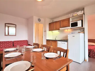 Appartement à Le Dévoluy, T2 Cabine 6 pers avec Balcon, Parking et Casier à Ski, Près des Pistes - L951043