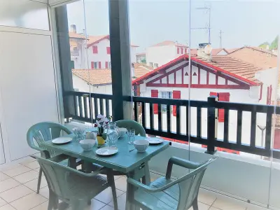 Appartement à Saint Jean de Luz, Appartement Lumineux, Calme, Proche Commerces et Centre, Parking, Ascenseur, 2 Chambres - L885536