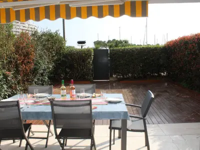 Appartement à Villeneuve Loubet, Appartement 3P en RDJ avec Jardin et Terrasse, à 5 min Plage et Restaurants, Parking Privé, Climatisé - L885565