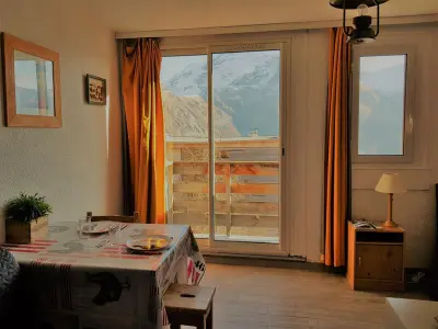 Appartement à Orcières Merlette, Charmant Studio au Cœur d'Orcières - Proche Pistes et Commerces - Balcon et Animaux Acceptés - L946525