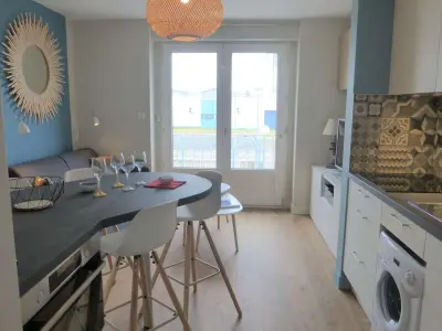 Appartement à Saint Gilles Croix de Vie, Appartement rénové, 4 couchages, proche commerces et plage, avec jardin et services inclus. - L885804