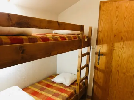 Studio mansardé avec balcon, piscine et parking souterrain à Samoëns - Photo 3