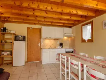 Chalet en Morillon Village,Chalet cosy à Morillon, 2 salles de bain, parking, Wifi, près du lac FR-1-642-42 N°832109