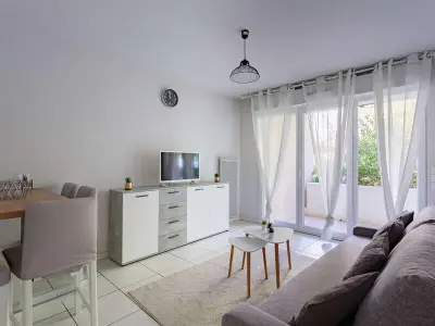 Appartement à Saint Jean de Luz, Bel Appartement Moderne avec Terrasse au Calme - L885965