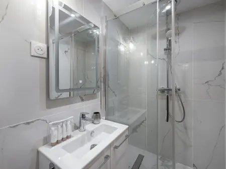 Chalet Mitoyen à Courchevel Moriond, 4 Chambres, 8 Personnes, Ski aux Pieds, Parking, Services Inclus - Photo 9