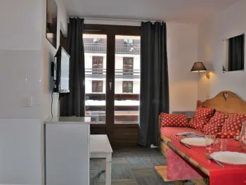 Appartement à Risoul,Studio cabine 6 pers à Risoul 1850, skis aux pieds, balcon sud, proche navette gratuite FR-1-330-544 N°885991