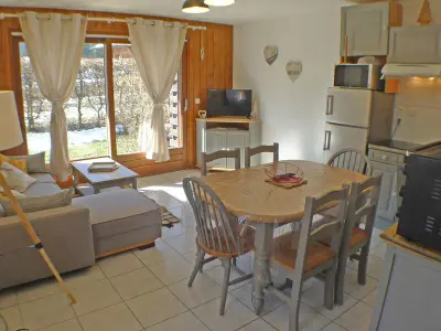 Appartement à Samoëns, T3 cosy avec terrasse, arrêt ski-bus, parking privé, animaux admis, proche centre-village - L885994