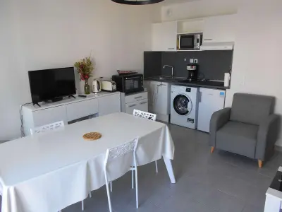 Appartement à Le Grau du Roi, Appartement T2 Cabine Climatisé, Terrasse, Parking Privé, Au Grau-du-Roi, Proche Plage et Centre - L886056