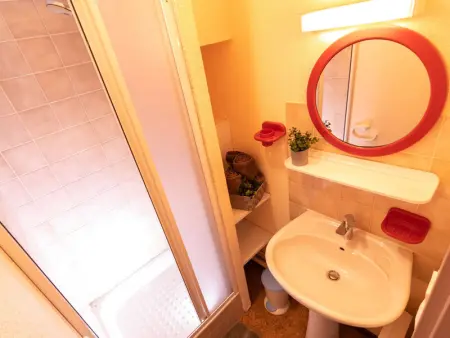 Confort et Accès Facile : Proche Télécabine, 2 Chambres - Photo 4