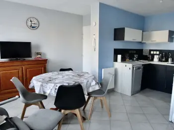 Wohnung in Plouhinec,Studio moderne à Plouhinec, 2 étoiles, WiFi, proche plage et commerces, parking privé FR-1-479-118 N°886072