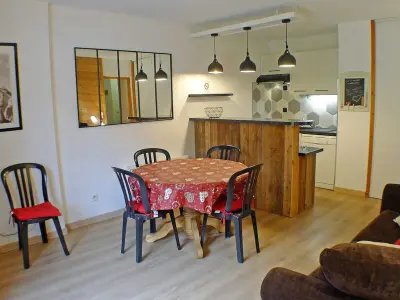 Appartement à Samoëns, Appartement Confortable avec Piscines, Terrasse et Parking à Samoëns - L886143