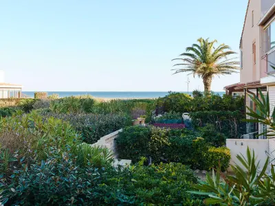 Appartement à Gruissan, Appartement T3 avec terrasse, véranda et piscine, à 100m de la mer! Parking, animaux acceptés - L886168