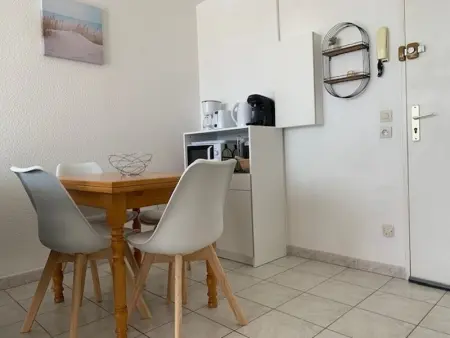 Appartement climatisé à Balaruc-les-Bains avec balcon, parking et animaux admis - Photo 4