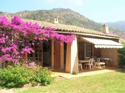 Maison à Le Lavandou, Maison cosy avec mezzanine, jardin et terrasse à 600m de la plage de Saint-Clair, 6 couchages - L832213